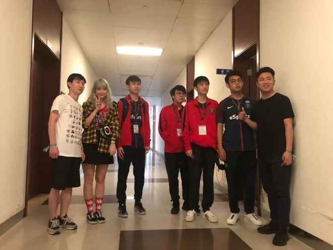 malbsMd ： 我一直认为 huNter- 和 NiKo 都能成为优秀的领导者。