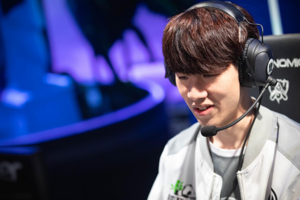 【lpl战报】TES 2-0 LGD：knight瑞兹无解发挥 TES快刀斩乱麻战胜LGD